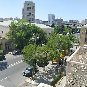 Апартаменты Between 28may Metro Station And National Boulevard Seaside Park, Баку